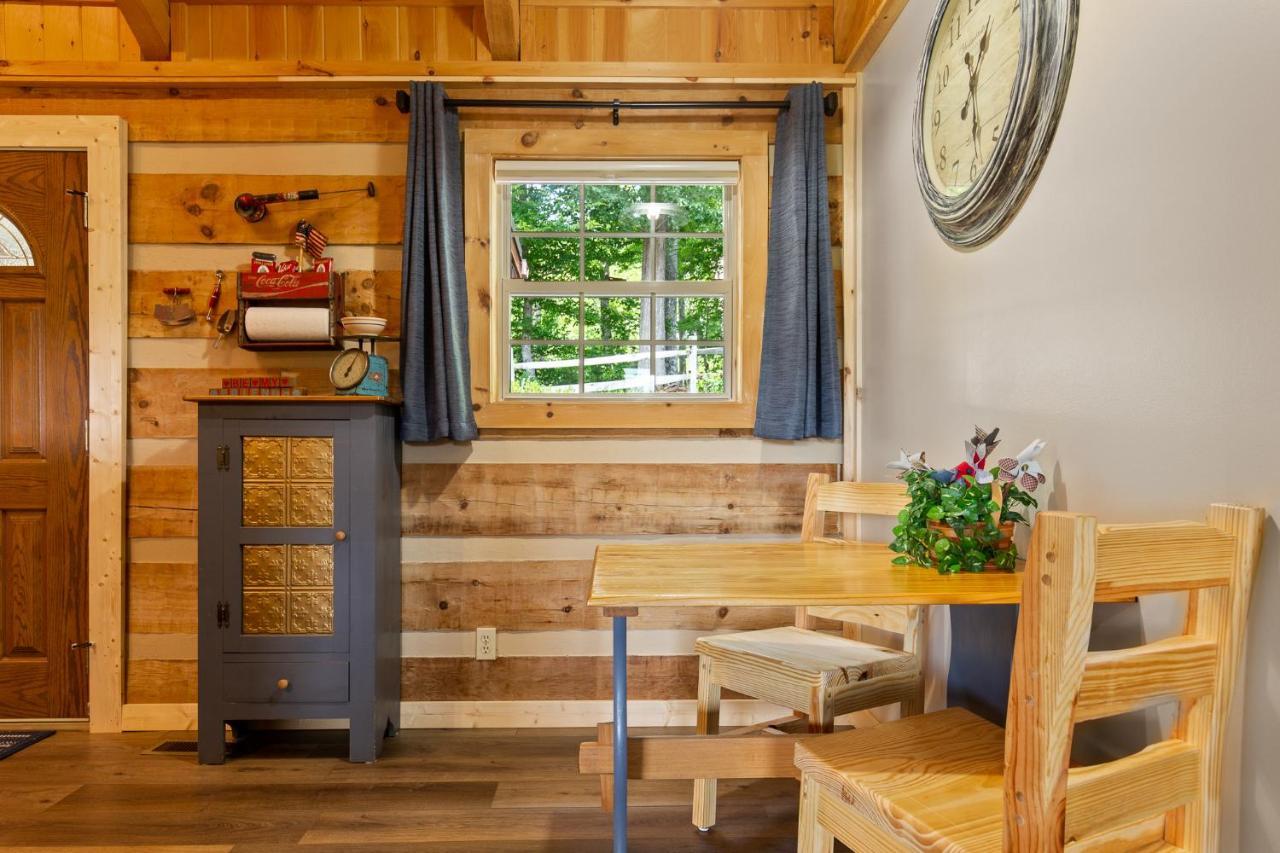Nestled Inn McCookville ภายนอก รูปภาพ